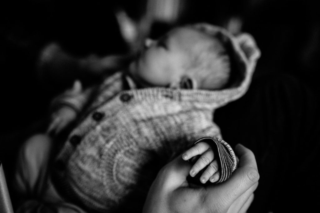 Neugeborenenfotos Berlin Familienreportage Berlin-Wedding: Hand eines Neugeborenen
